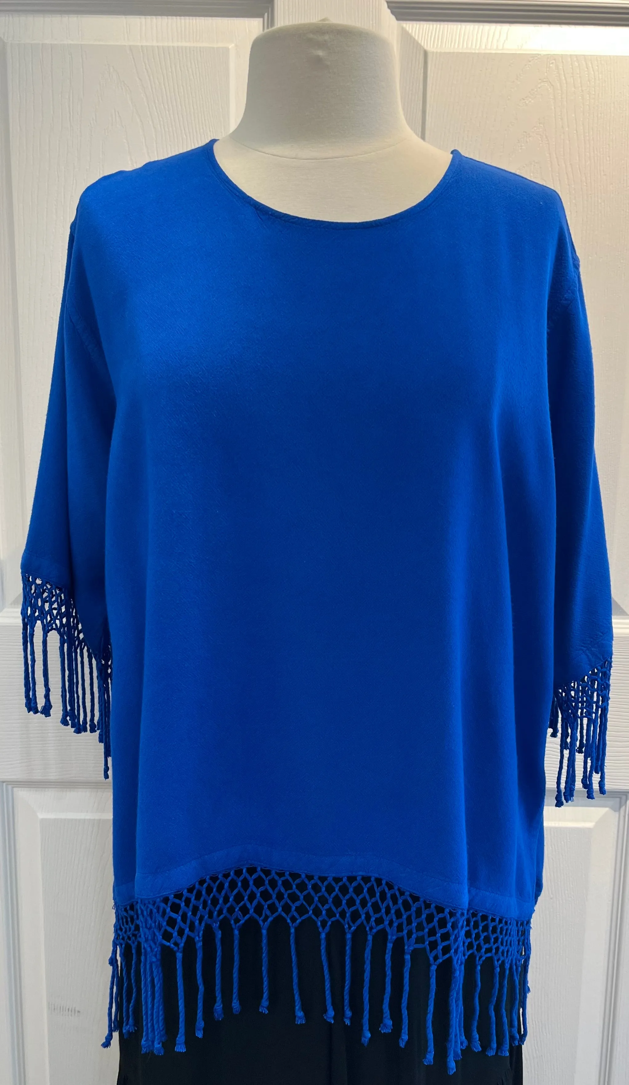 Dairi Round Neck Solid Top w/ Fringe