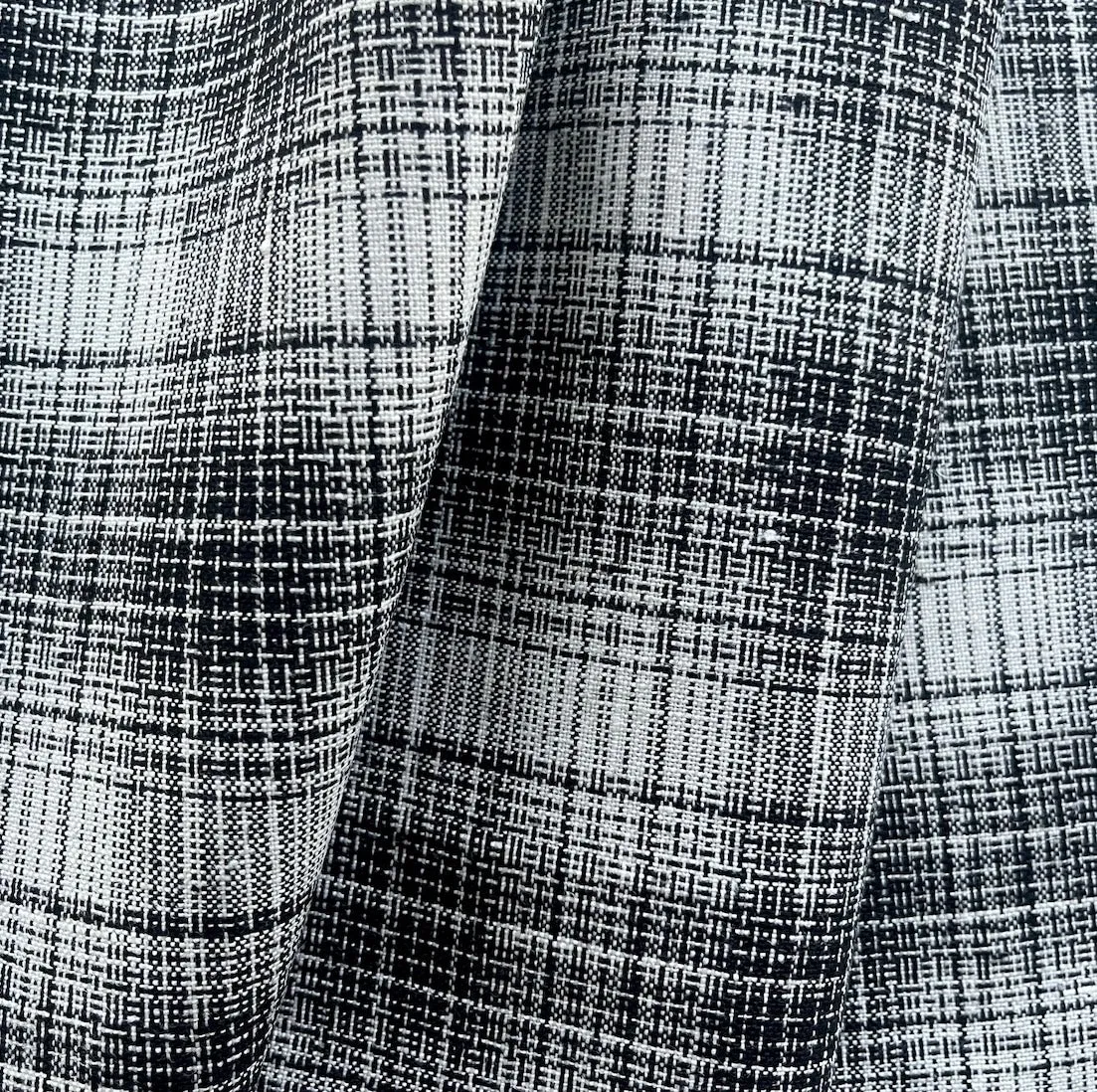 Mid-Weight Optical Black & White Plaid Linen (Made in Poland)