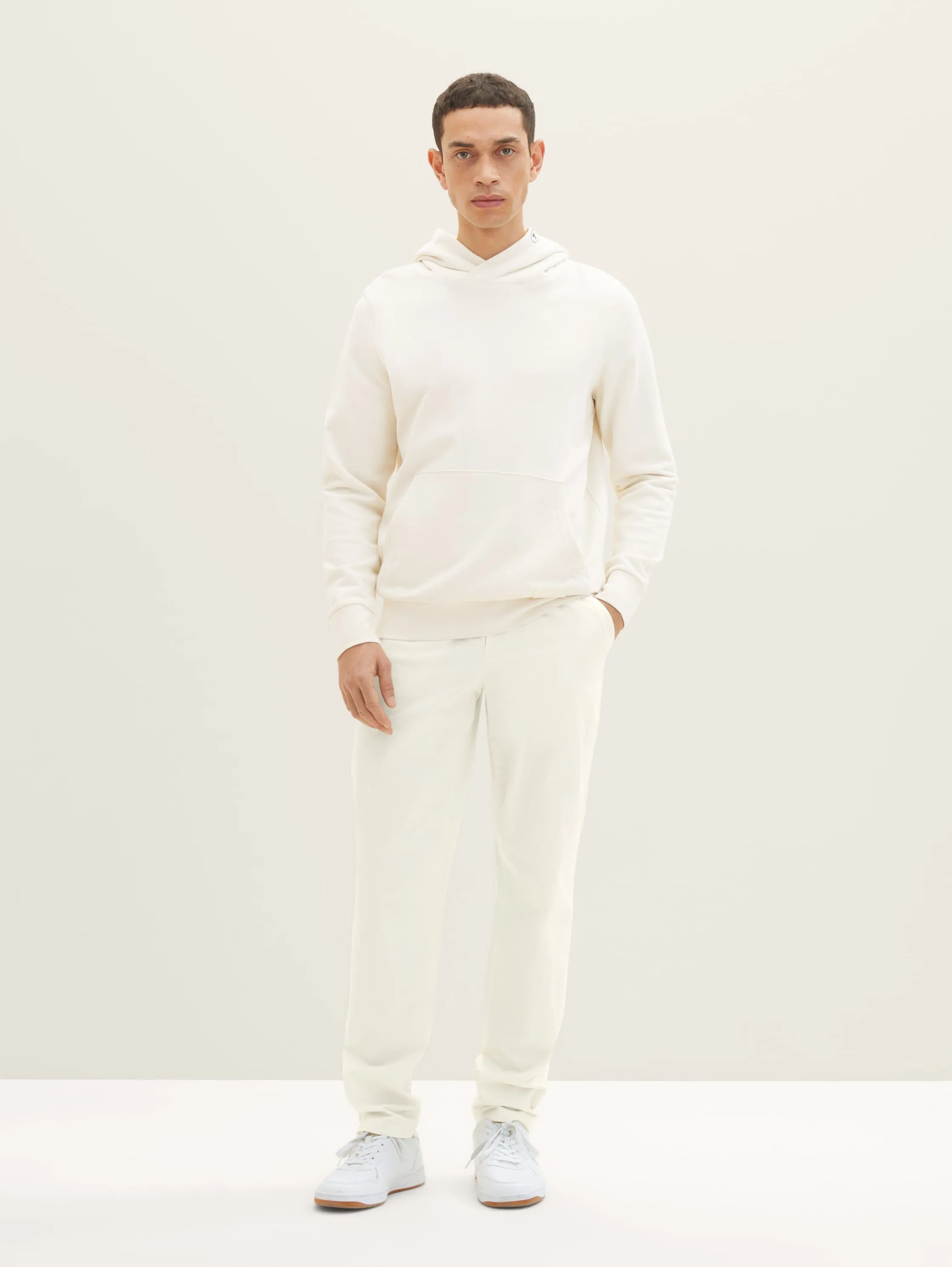 RELAXED TAPERED CHINO